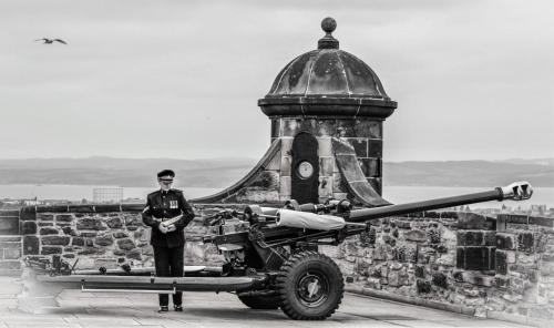 Edinburgh Castle One O'clock Gun 015