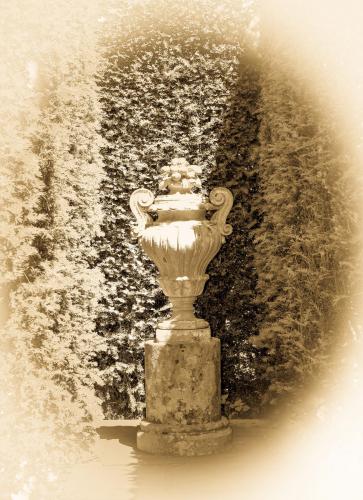 Sissinghurst-Castle-Garden-001-1-scaled