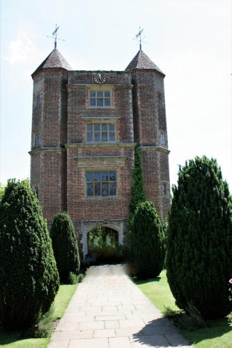 Sissinghurst-Castle-Garden-003-scaled
