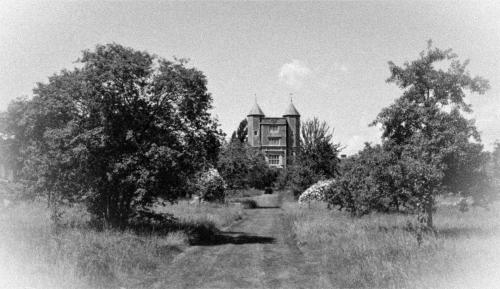 Sissinghurst-Castle-Garden-013-scaled