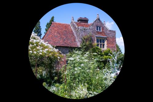 Sissinghurst-Castle-Garden-016-1-scaled