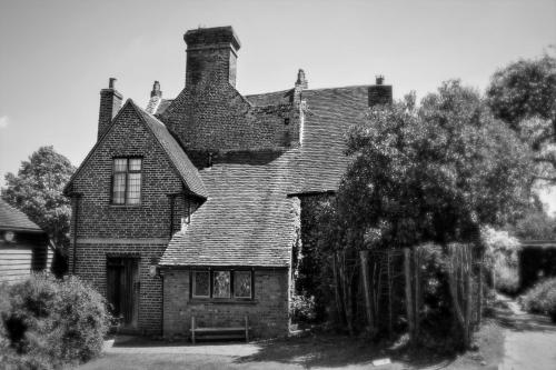 Sissinghurst-Castle-Garden-018-1-scaled