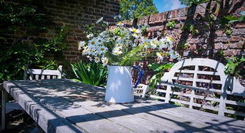 Sissinghurst-Castle-Garden-021-1-scaled