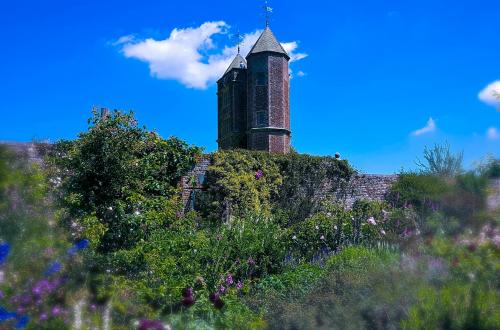 Sissinghurst-Castle-Garden-024-scaled