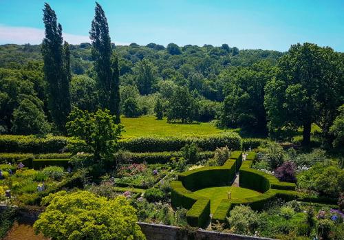 Sissinghurst-Castle-Garden-028-1-scaled