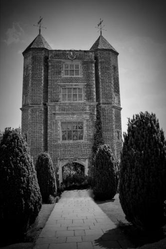 Sissinghurst-Castle-Garden-033-scaled